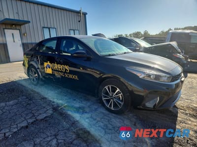 Czwarte zdjęcie samochodu z boku: 2024 KIA FORTE LXS VIN:3KPF24AD9RE830364 - miniatura