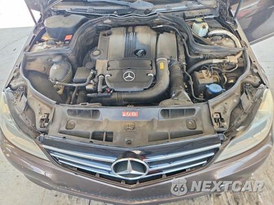 Zdjęcie 11 z 12 samochodu: 2014 MERCEDES-BENZ C 250 VIN:WDDGF4HBXER313379 - miniatura
