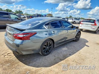 Trzecie zdjęcie samochodu z tyłu: 2017 NISSAN ALTIMA 2.5 SR VIN:1N4AL3AP5HC250861 - miniatura