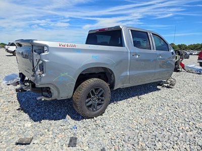 Trzecie zdjęcie samochodu z tyłu: 2025 CHEVROLET SILVERADO K1500 TRAIL BOSS CUSTOM VIN:3GCUKCED7SG279227 - miniatura
