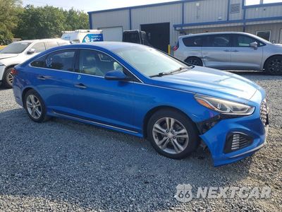Czwarte zdjęcie samochodu z boku: 2018 HYUNDAI SONATA SPORT VIN:5NPE34AF5JH633010 - miniatura