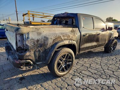 Trzecie zdjęcie samochodu z tyłu: 2025 CHEVROLET COLORADO TRAIL BOSS VIN:1GCPTEEK8S1146057 - miniatura