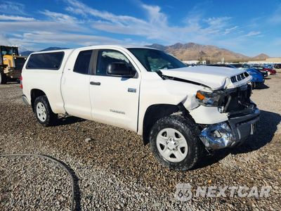 Czwarte zdjęcie samochodu z boku: 2021 TOYOTA TUNDRA SR5 VIN:5TFUY5F19MX991462 - miniatura