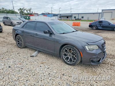 Czwarte zdjęcie samochodu z boku: 2017 CHRYSLER 300 S VIN:2C3CCABG0HH668963 - miniatura