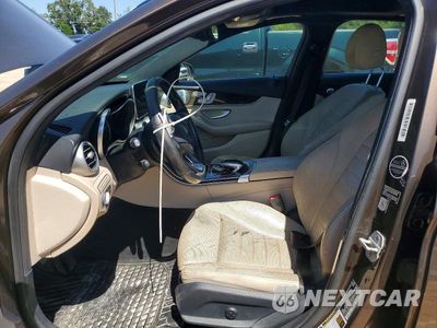 Zdjęcie 7 z 13 samochodu: 2015 MERCEDES-BENZ C 300 4MATIC VIN:55SWF4KB4FU040721 - miniatura