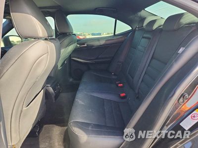 Zdjęcie 10 z 12 samochodu: 2017 LEXUS IS 200T VIN:JTHBA1D20H5055780 - miniatura
