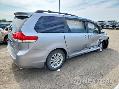 Trzecie zdjęcie samochodu z tyłu: 2014 TOYOTA SIENNA XLE 8-PASSENGER VIN:5TDYK3DC7ES433502 - miniatura