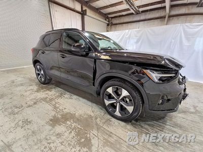 Czwarte zdjęcie samochodu z boku: 2026 VOLVO XC40 PLUS VIN:YV4L12UC6T2804657 - miniatura