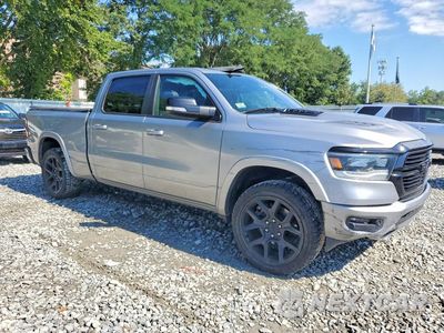 Czwarte zdjęcie samochodu z boku: 2021 RAM 1500 LARAMIE VIN:1C6SRFRT8MN751894 - miniatura
