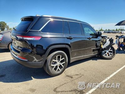 Trzecie zdjęcie samochodu z tyłu: 2025 JEEP GRAND CHEROKEE LIMITED VIN:1C4RJGBG6SC366313 - miniatura