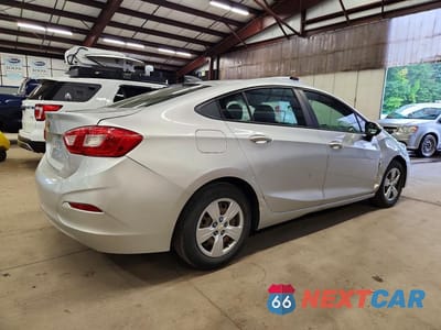 Trzecie zdjęcie samochodu z tyłu: 2017 CHEVROLET CRUZE LS VIN:3G1BC5SM2HS565876 - miniatura