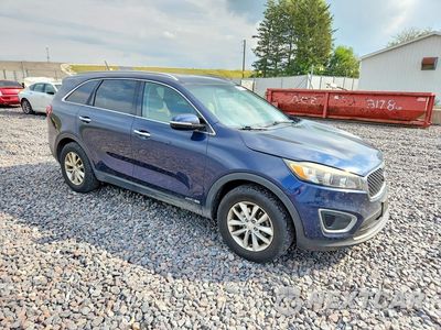 Czwarte zdjęcie samochodu z boku: 2017 KIA SORENTO LX V6 VIN:5XYPGDA5XHG195297 - miniatura