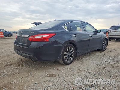 Trzecie zdjęcie samochodu z tyłu: 2017 NISSAN ALTIMA 2.5 SV VIN:1N4AL3AP5HC252772 - miniatura