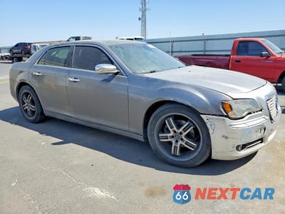 Czwarte zdjęcie samochodu z boku: 2011 CHRYSLER 300 LIMITED VIN:2C3CA5CGXBH557937 - miniatura