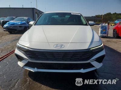 Piąte zdjęcie samochodu w środku: 2025 HYUNDAI ELANTRA LIMITED VIN:KMHLN4DJ8SU133198 - miniatura