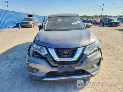 Piąte zdjęcie samochodu w środku: 2018 NISSAN ROGUE S VIN:5N1AT2MV4JC780156 - miniatura