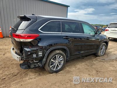 Trzecie zdjęcie samochodu z tyłu: 2017 TOYOTA HIGHLANDER XLE VIN:5TDJZRFH0HS374032 - miniatura