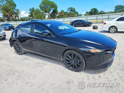 Czwarte zdjęcie samochodu z boku: 2027 MAZDA 3 SELECT SPORT VIN:JM1BPAKM8R1713200 - miniatura