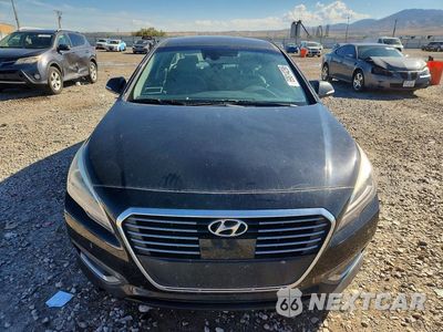 Piąte zdjęcie samochodu w środku: 2017 HYUNDAI SONATA HYBRID LIMITED VIN:KMHE34L1XHA051614 - miniatura