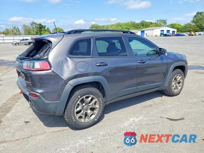Trzecie zdjęcie samochodu z tyłu: 2022 JEEP CHEROKEE TRAILHAWK VIN:1C4PJMBX0ND537738 - miniatura