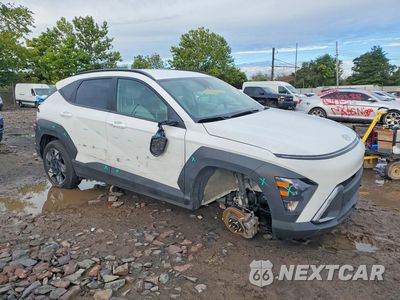 Czwarte zdjęcie samochodu z boku: 2025 HYUNDAI KONA SEL VIN:KM8HBCAB9SU342505 - miniatura