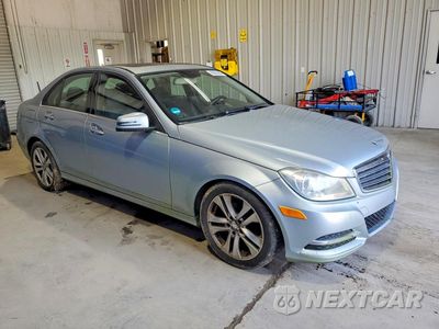 Czwarte zdjęcie samochodu z boku: 2013 MERCEDES-BENZ C 250 VIN:WDDGF4HB3DR272558 - miniatura