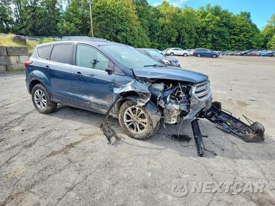Czwarte zdjęcie samochodu z boku: 2019 FORD ESCAPE SE VIN:1FMCU9GD2KUB32456 - miniatura
