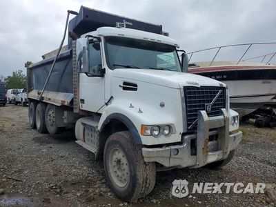 Czwarte zdjęcie samochodu z boku: 2016 VOLVO VHD VIN:4V5K99EH7GN923008 - miniatura