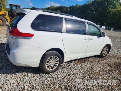 Trzecie zdjęcie samochodu z tyłu: 2011 TOYOTA SIENNA XLE 8-PASSENGER VIN:5TDYK3DC0BS001815 - miniatura