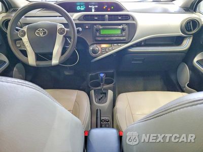 Zdjęcie 8 z 12 samochodu: 2012 TOYOTA PRIUS C TWO VIN:JTDKDTB33C1502540 - miniatura