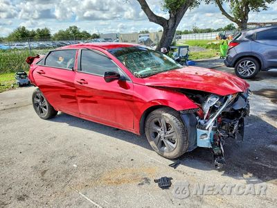 Czwarte zdjęcie samochodu z boku: 2021 HYUNDAI ELANTRA SEL VIN:5NPLM4AGXMH020379 - miniatura