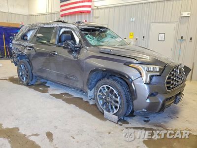 Czwarte zdjęcie samochodu z boku: 2026 TOYOTA SEQUOIA PLATINUM VIN:7SVAAABA2TX077869 - miniatura
