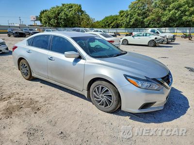 Czwarte zdjęcie samochodu z boku: 2018 NISSAN ALTIMA 2.5 S VIN:1N4AL3AP5JC299189 - miniatura