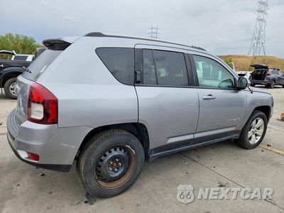 Trzecie zdjęcie samochodu z tyłu: 2017 JEEP COMPASS LATITUDE VIN:1C4NJDEB8HD196777 - miniatura