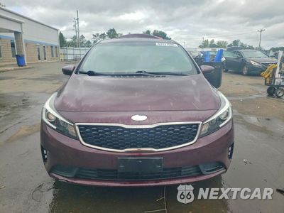 Piąte zdjęcie samochodu w środku: 2017 KIA FORTE LX VIN:3KPFK4A76HE136241 - miniatura