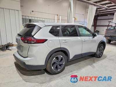 Trzecie zdjęcie samochodu z tyłu: 2025 NISSAN ROGUE SV VIN:5N1BT3BA6SC837971 - miniatura