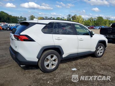 Trzecie zdjęcie samochodu z tyłu: 2019 TOYOTA RAV4 XLE VIN:JTMP1RFV9KD501290 - miniatura