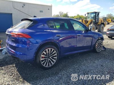 Trzecie zdjęcie samochodu z tyłu: 2023 MASERATI GRECALE MODENA VIN:ZN682AVMXP7413123 - miniatura