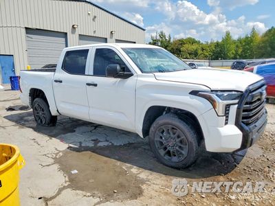 Czwarte zdjęcie samochodu z boku: 2026 TOYOTA TUNDRA SR VIN:5TFKB5DB2TX338636 - miniatura