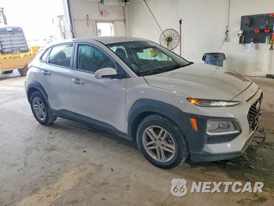 Czwarte zdjęcie samochodu z boku: 2021 HYUNDAI KONA SE VIN:KM8K12AA2MU663878 - miniatura