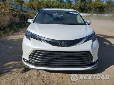 Piąte zdjęcie samochodu w środku: 2026 TOYOTA SIENNA XLE 7-PASSENGER VIN:5TDYSKFC0TS282426 - miniatura