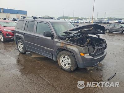 Czwarte zdjęcie samochodu z boku: 2016 JEEP PATRIOT SPORT VIN:1C4NJRBB1GD520104 - miniatura