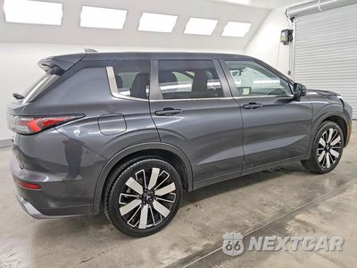 Trzecie zdjęcie samochodu z tyłu: 2025 MITSUBISHI OUTLANDER SE VIN:JA4J4VA84SZ012476 - miniatura