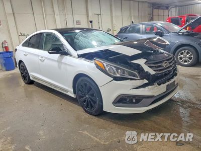 Czwarte zdjęcie samochodu z boku: 2015 HYUNDAI SONATA SPORT VIN:5NPE34AF5FH033059 - miniatura