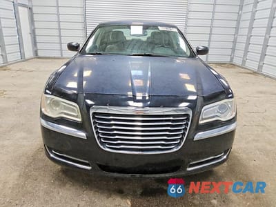 Piąte zdjęcie samochodu w środku: 2013 CHRYSLER 300 VIN:2C3CCAAG7DH507859 - miniatura