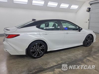 Trzecie zdjęcie samochodu z tyłu: 2025 TOYOTA CAMRY XSE VIN:4T1DAACK1SU110371 - miniatura