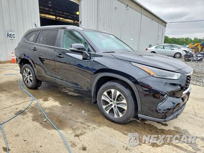 Czwarte zdjęcie samochodu z boku: 2023 TOYOTA HIGHLANDER XLE VIN:5TDKDRBH2PS041581 - miniatura