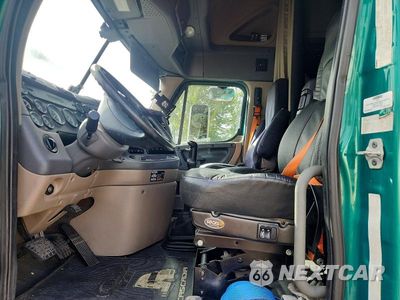 Zdjęcie 7 z 14 samochodu: 2014 FREIGHTLINER CASCADIA SEMI TRUCK VIN:3AKJGLD59ESFN2013 - miniatura