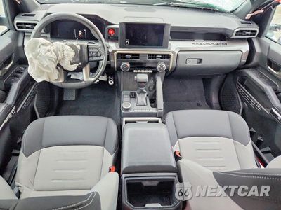 Zdjęcie 8 z 13 samochodu: 2024 TOYOTA TACOMA TRD SPORT VIN:3TMKB5FN0RM015952 - miniatura