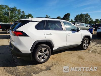 Trzecie zdjęcie samochodu z tyłu: 2025 TOYOTA RAV4 XLE VIN:2T3P1RFV3SW599543 - miniatura